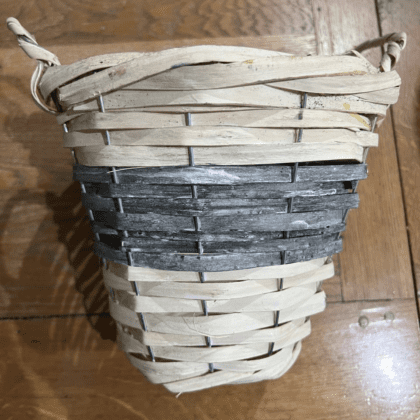 Medium wicker basket for table display with handles